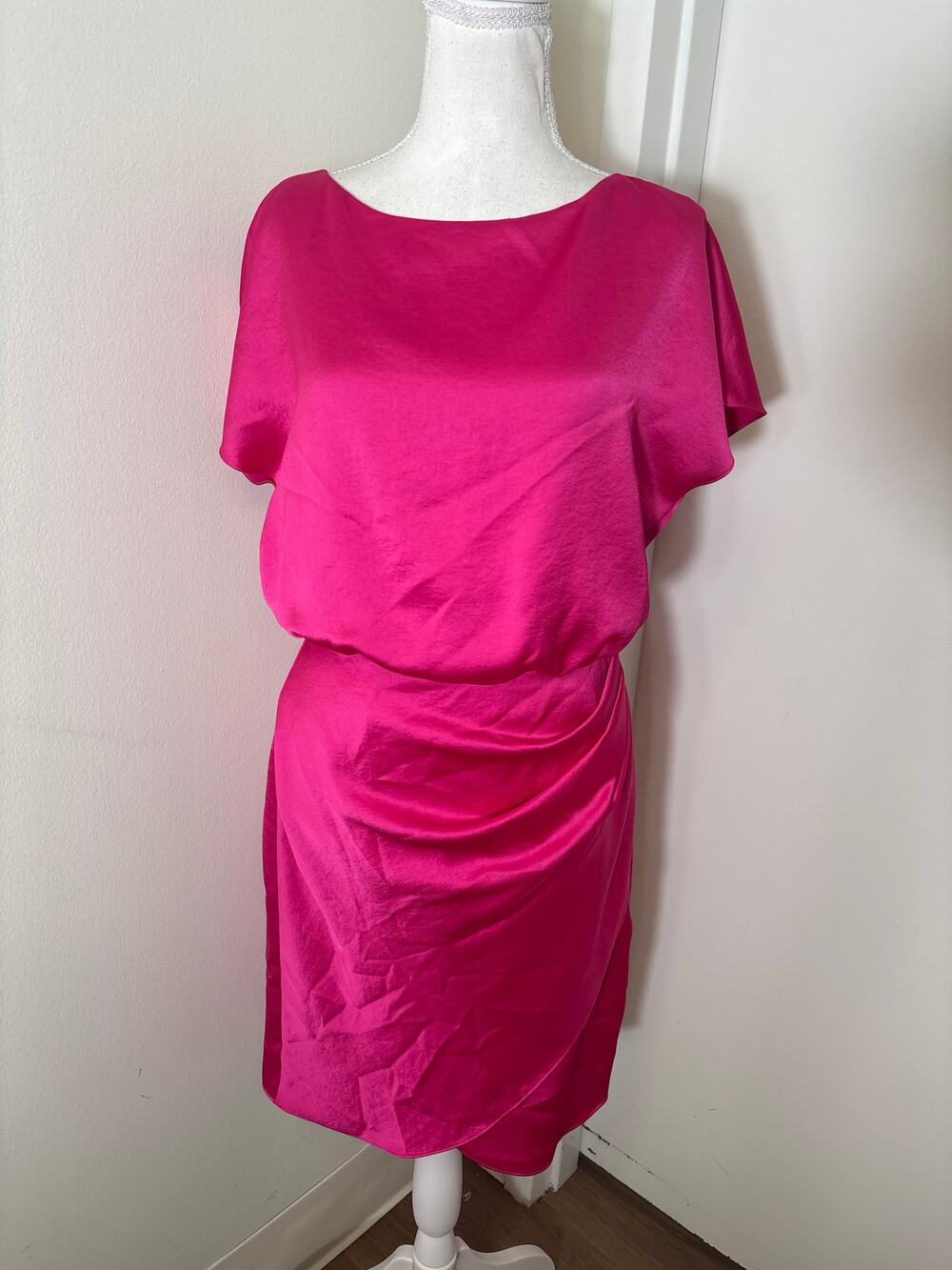 Trina Turk Hot Pink Blouson Cap Sleeve Dress with Ruched Skirt Sz 4